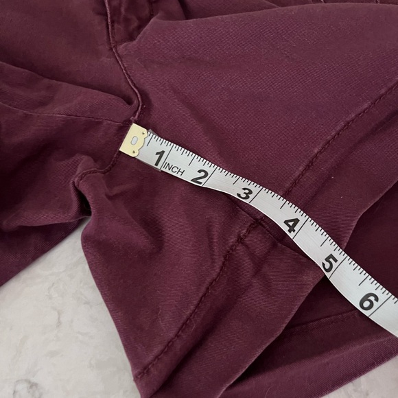 American Eagle Low-rise Burgundy cuffed Midi Stretch Shorts Size-6 - Picture 4 of 9